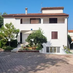 Cerova Apartmán Poreč
